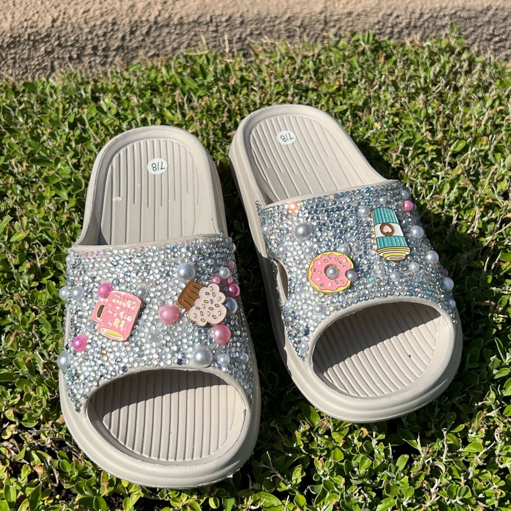 Womens Custom Rhinestoneโ Slippers Vacation Slides sz 7 Beach Sandals